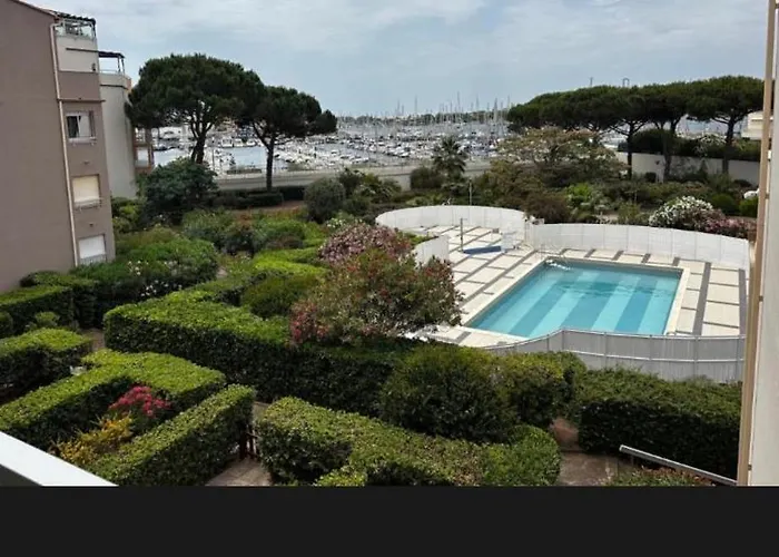 Le Pharo Apartment *